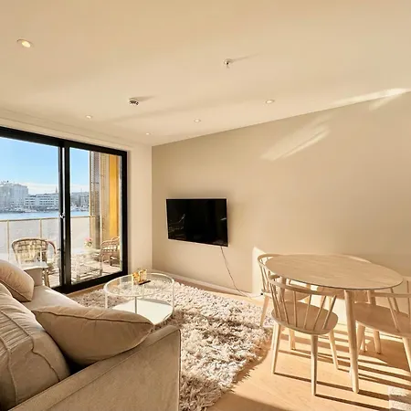 New In City With Sea View